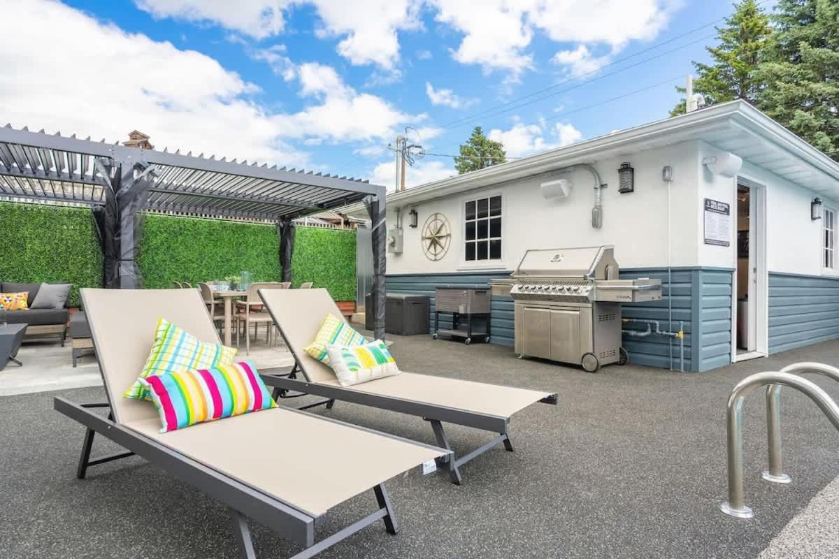The Experience - Pool Hot Tub Theater Games Rm Pub Holiday home